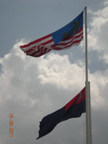 Freebies bendera negeri di malaysia. Jalur Gemilang dan Bendera Negeri Johor | Selamat ...
