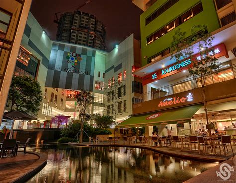 It has a cinema, gym and karaoke outlet with a supermarket coming its way. Setia Walk | Scene 9 ( SetiaWalk Mall ) | Suasana malam di ...