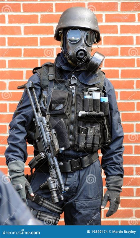 Police Swat Officer With Machine Gun Stock Images Image 19849474