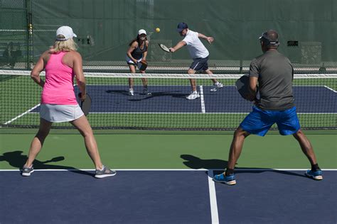 Have you wondered what all the pickleball craze is about? Pickleball libre | Loisirs Sportifs CDN-NDG