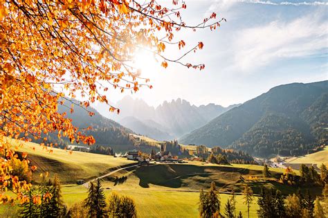 Spectacular Autumn Mountain View Dolomites Italy Free Stock Photo