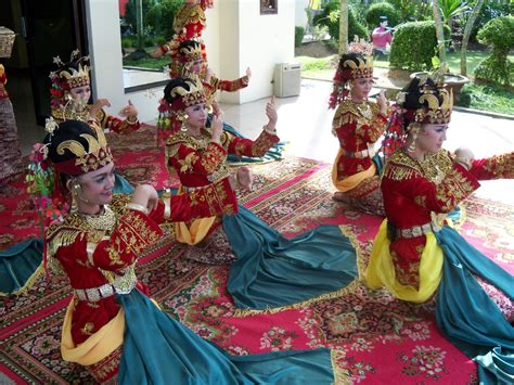Tari Sekapur Sirih Budaya Indonesia
