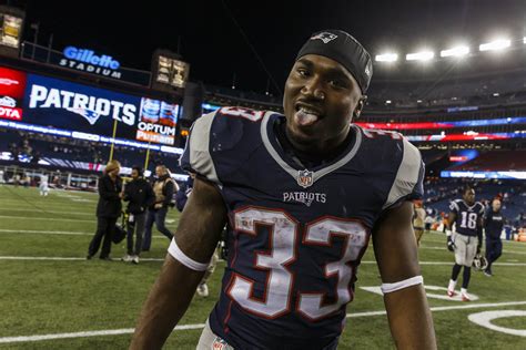 Report Longshot Dion Lewis Remains With Patriots