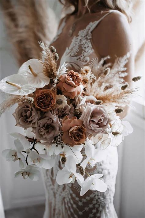 wedding traditions why brides carry a bouquet modern wedding