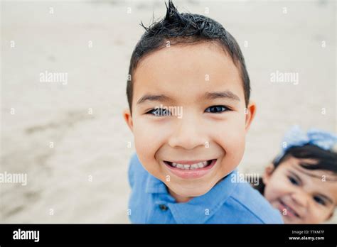 Childrensmilingboygirl Hi Res Stock Photography And Images Alamy