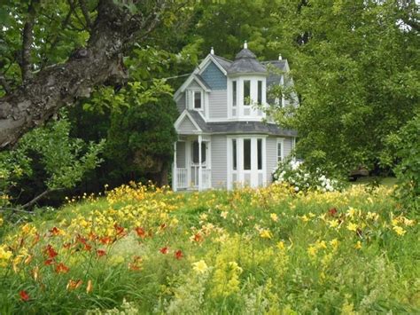 Here are some examples of landscaping to fit various house styles and settings. Tiny House for Sale - Victorian Tiny House