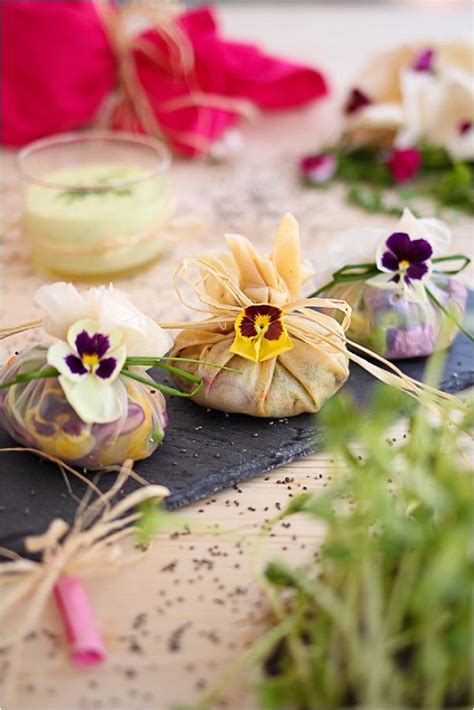 Pour l'entrée, tu peux proposer un buffet de salades froides, par exemple: Épinglé par July boo sur Repas mariage en 2020 | Menu ...