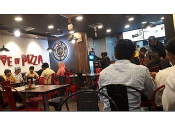 That's not all, pizza hut also has a juicy spread of chicken wings in different variants. 3 Best Pizza Outlets in Aurangabad - Expert Recommendations