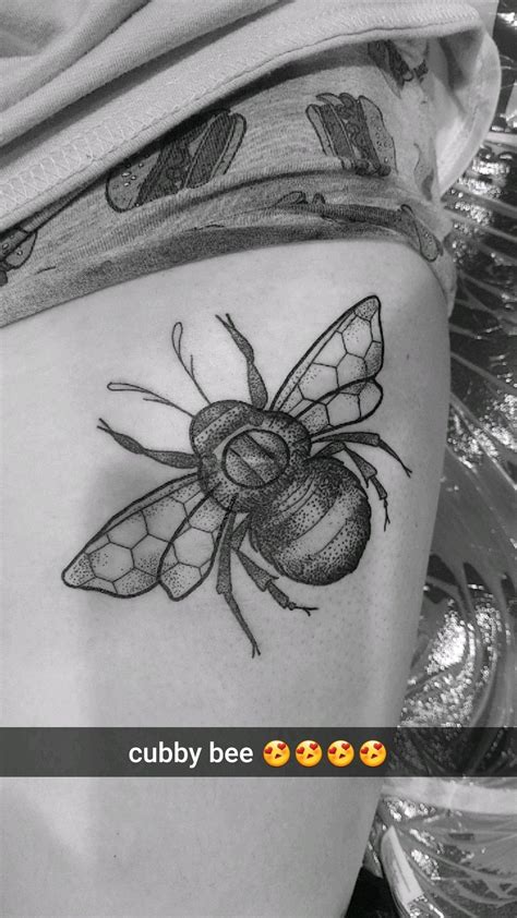 A Black And White Photo Of A Bee On The Side Of A Womans Thigh