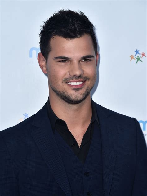 Dec 30, 2009 · why taylor swift & taylor lautner broke up. Taylor Lautner Includes Taylor Swift In His First ...