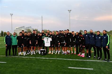Alt sıraları yakından ilgilendiren mücadelede iki takım da mutlak üç puan hedefiyle sahaya çıktı. Konyaspor'da Denizlispor maçı hazırlıkları başladı