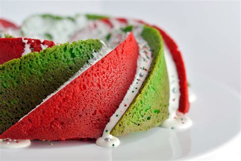 Rainbow tie dye christmas wreath bundt cake 11 Stunning Holiday Sweet Treats
