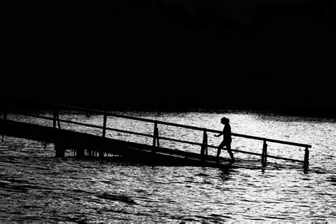 Images Gratuites mer eau noir et blanc femme bateau pont vague jetée réflexion