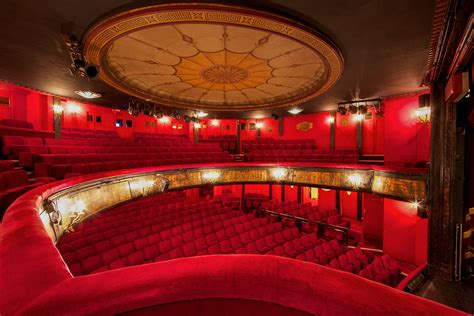 Théâtre Des Nouveautés Theatre In Paris Shows And Experiences