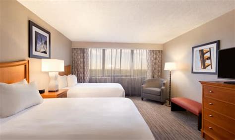 Guest Suites At The Embassy Suites International Drive Hotel
