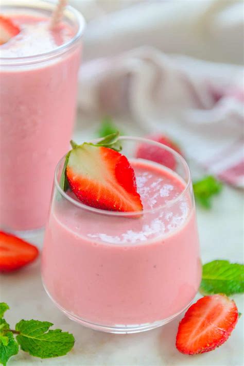 Strawberry Milkshake Recipe Step By Step Video Whiskaffair