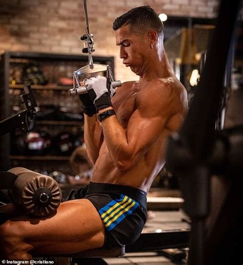 thursday 14 july 2022 08 12 pm cristiano ronaldo shows off his bulky biceps as he works out in