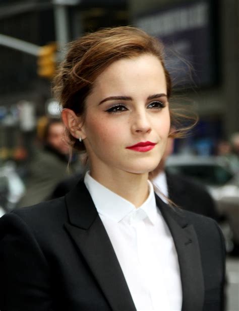 The latest tweets from @emmawatson Emma Watson's bold lip and better Noah reviews|Lainey ...
