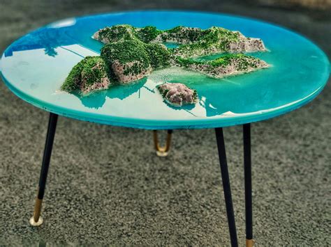 This is done in a circular movement. Epoxy resin table - miniatures - Diorama