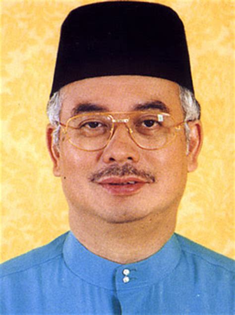 John's institution in kuala lumpur and malvern boy's college in worcestershire, england before earning a degree but the untimely death of tun abd razak dramatically altered the course of his life. Eksklusif: Peralihan Kuasa, Akhirnya Dato' Seri Mohd Najib ...