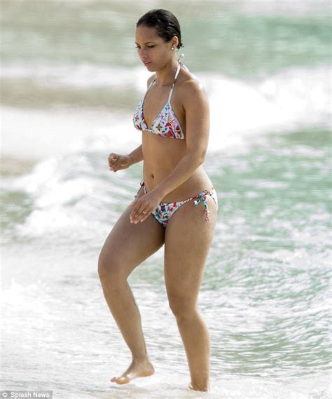 Alicia Keys Flaunts Bikini Body After Settling ‘girl On Fire Lawsuit