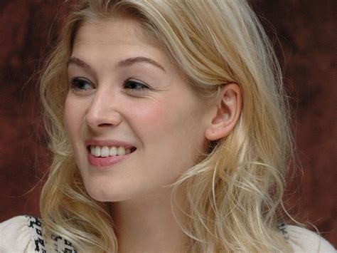 Rosamund Pike Hd Wallpapers Backgrounds