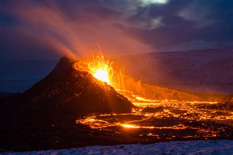 Us Volcano That Has Been Dormant For 800 Years Appears To Be Waking Up