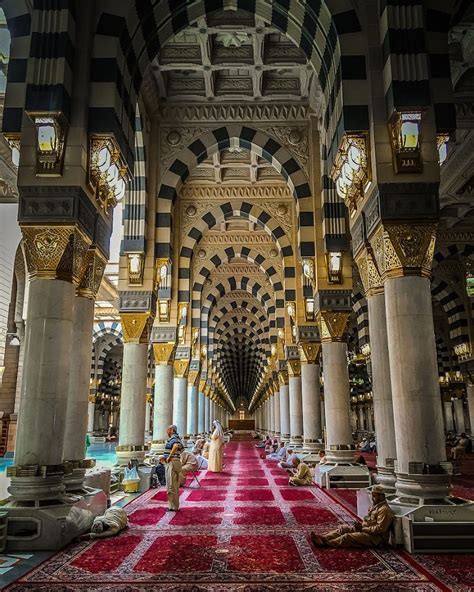 The Inside Of Masjid Al Nabawi Masjid Mosque Islamic Architecture