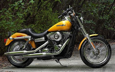 The dyna super glide custom is equipped with a lot of chrome to ensure richness along with classiness. Harley-Davidson 1584 DYNA SUPER GLIDE CUSTOM FXDC 2013 ...