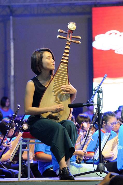 Alat musik tradisional jawa ini juga merupakan alat musik ritmis yang dimainkan sebagai pengatur irama. ALAT MUZIK TRADISIONAL CINA: Alat Muzik Bertali