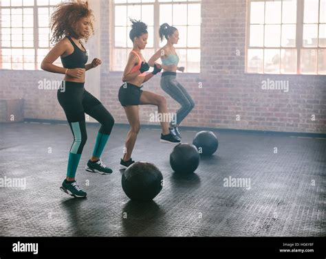 Women Gym Class Together Hi Res Stock Photography And Images Alamy