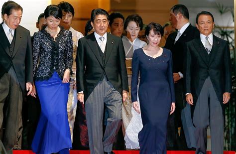Japan Cabinet Reshuffle Abe Unveils New Look Government WSJ
