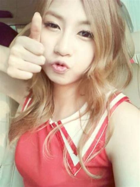 Now ladies, we all know that most of you like to grow your hair long enough so you can do lots of pretty things to it. 10 Female Kpop Hairstyles: Long vs. Short