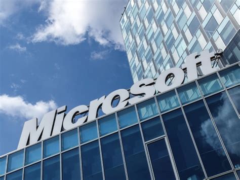 Microsoft's free cloud migration assessment sells the idea of hybrid ...