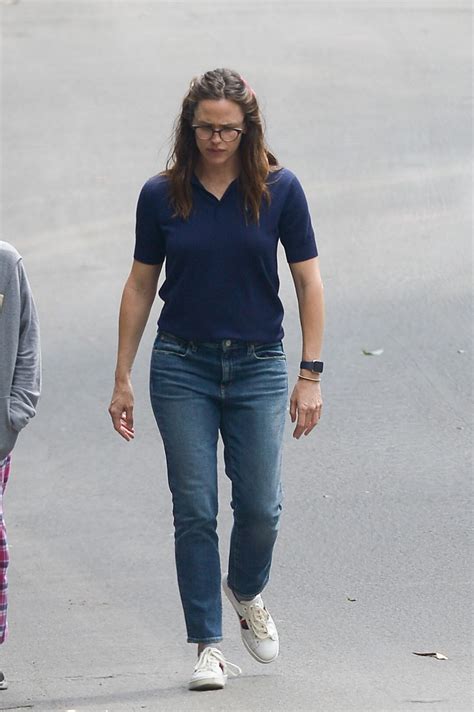 Jennifer garner by gotty · january 20, 2020. Jennifer Garner - Goes For a Walk in LA 04/13/2020 ...