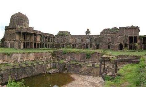 Raisen Fort The Haunted Fort In Bhopal Timing History Location