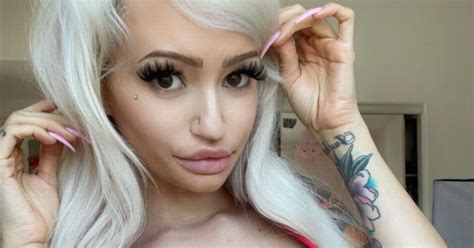 Bimbo Who Was Bullied Over Big Boobs Gets Last Laugh As Curves Make