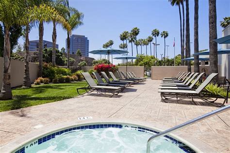Embassy Suites By Hilton San Diego La Jolla Pool Pictures And Reviews