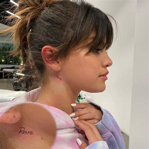 In an instagram image posted to her account, gomez revealed that she got a thigh tattoo just prior to the american music awards. Selena Gomez 15 Tattoos and Meanings - Creeto