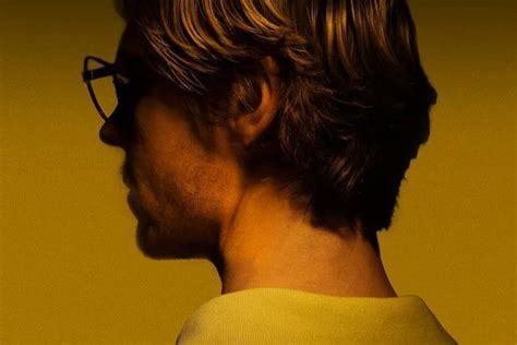 Netflix drama first look at Evan Peters as killer Jeffrey Dahmer 