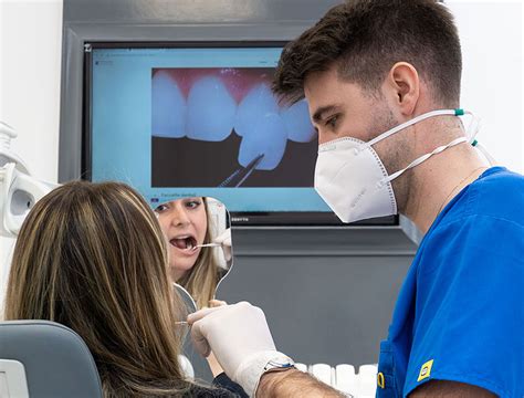 Di Cosa Si Occupa Il Dentista Estetico Dental Day Monterotondo