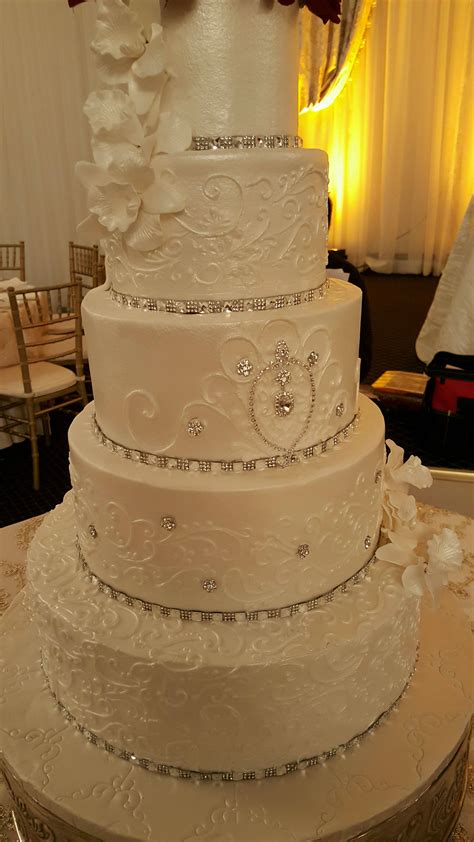 elegant wedding cake with bling chateau crystal houston bling wedding cakes elegant