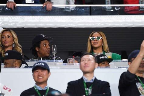 Beyonc Jay Z Et Leur Fille Blue Ivy R Unis Dans Les Tribunes Du Super