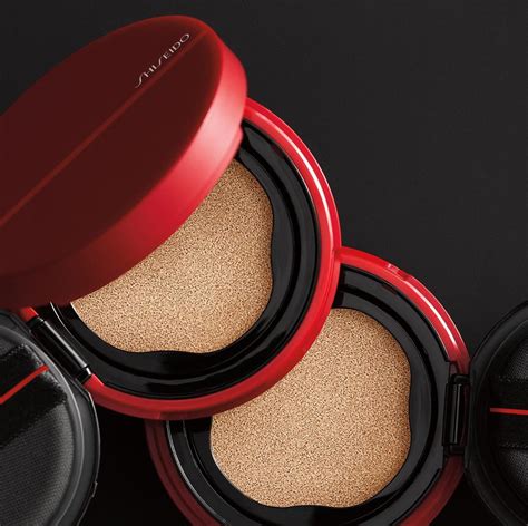 Shiseido Get Your Glow On The Go With Synchro Skin Glow Cushion