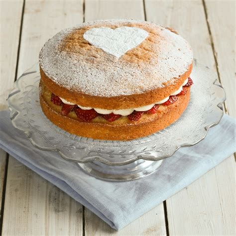 Oh, can't imagine life without a basic sponge! Victoria Sponge - Caster Sugar with Stevia | Silver Spoon