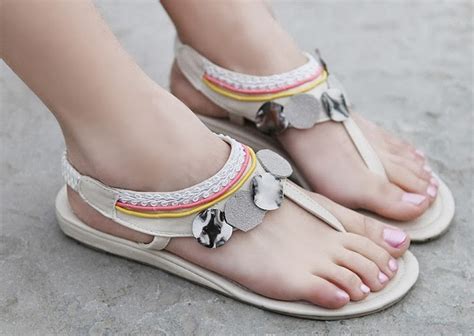 Stylish Collection Of Flat Sandals For Teen Ages And Young