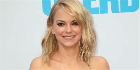 Anna Faris Poses Totally Naked For New Campaign Nestia