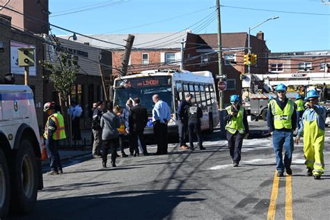 Man Holds Mta Bus Driver Hostage Sets In Motion Hundreds Losing Power
