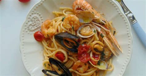 Voici une recette de spaghetti aux fruits de mer italienne très facile à réaliser et très rapide sans pour autant négliger l'essentiel : Spaghetti aux fruits de mer - Recette par L'Italie dans ma ...
