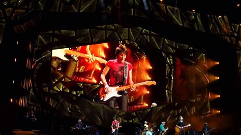 Wadin' through the waste stormy winter, and there's not a friend to help you through. Rolling Stones - Sweet Virginia - Sydney 11/12/2014 - YouTube